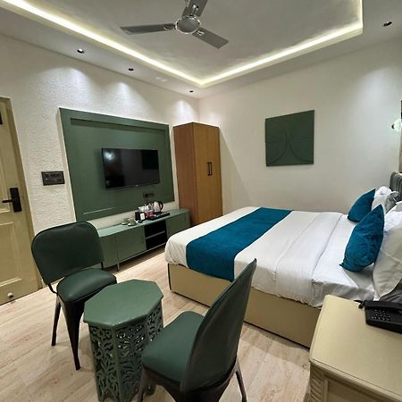 Divine Hotel Karnāl 外观 照片