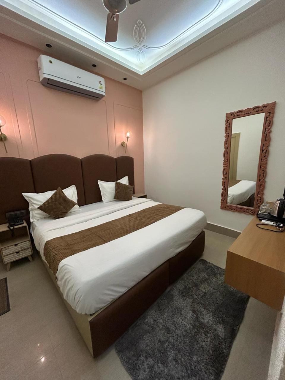 Divine Hotel Karnāl 外观 照片
