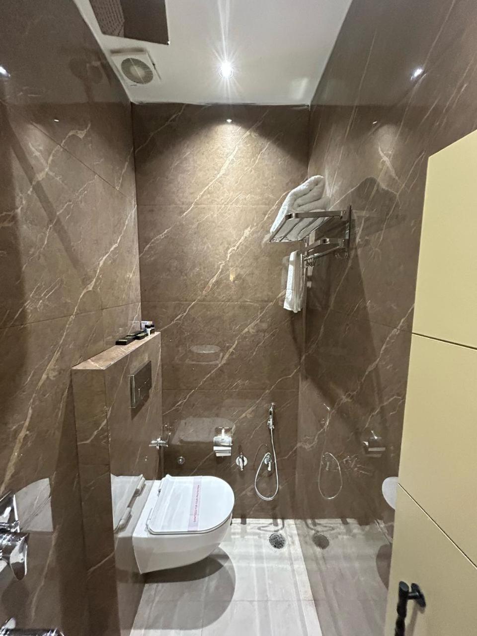 Divine Hotel Karnāl 外观 照片