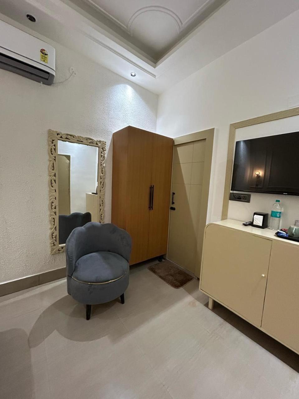Divine Hotel Karnāl 外观 照片