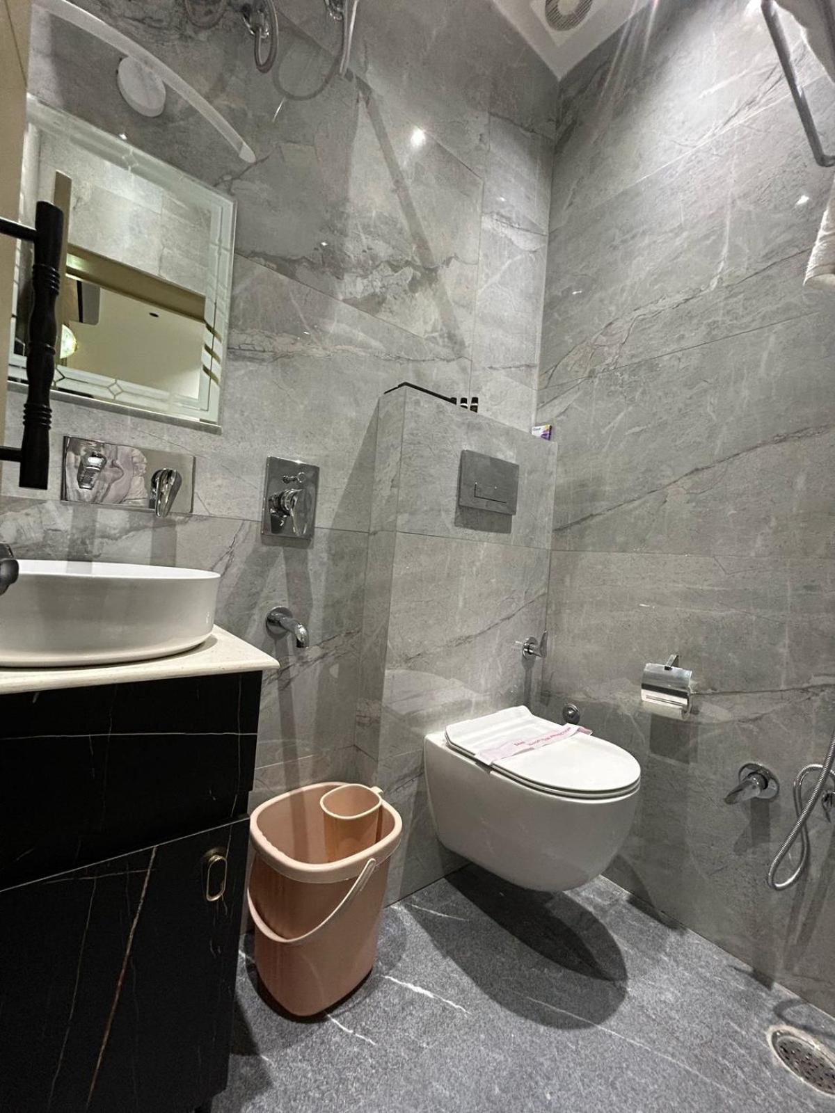 Divine Hotel Karnāl 外观 照片