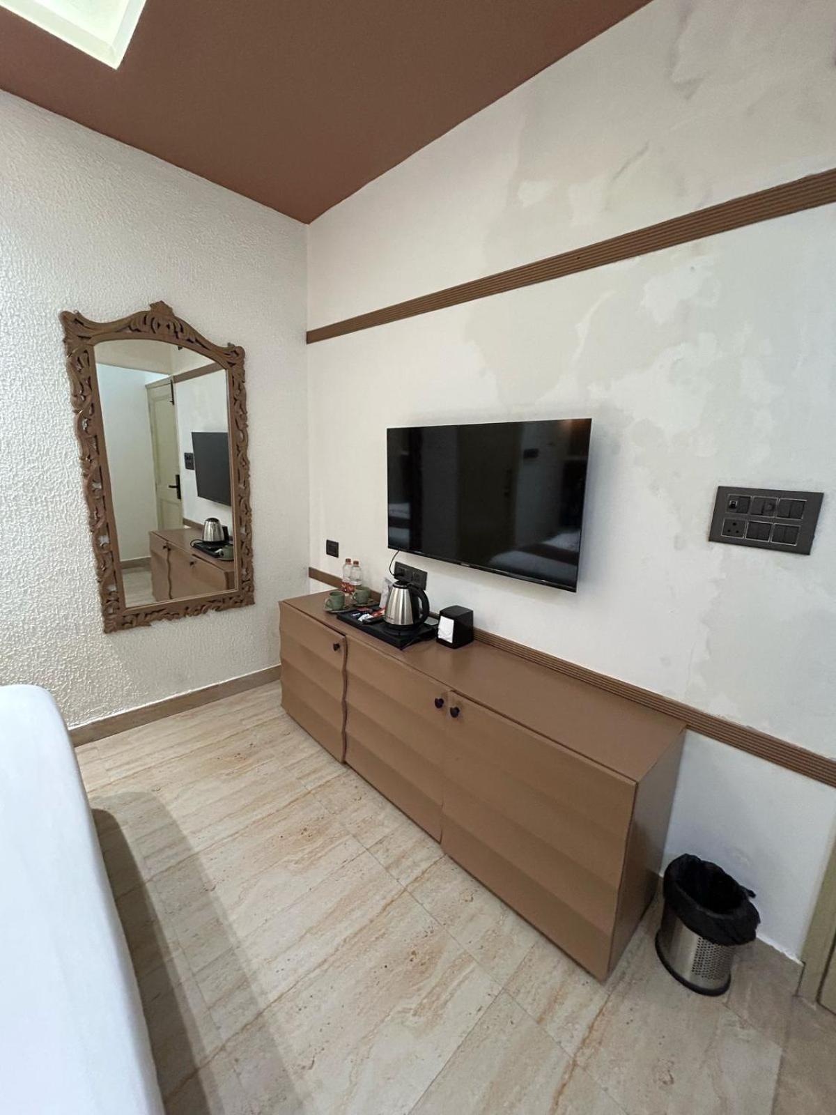 Divine Hotel Karnāl 外观 照片