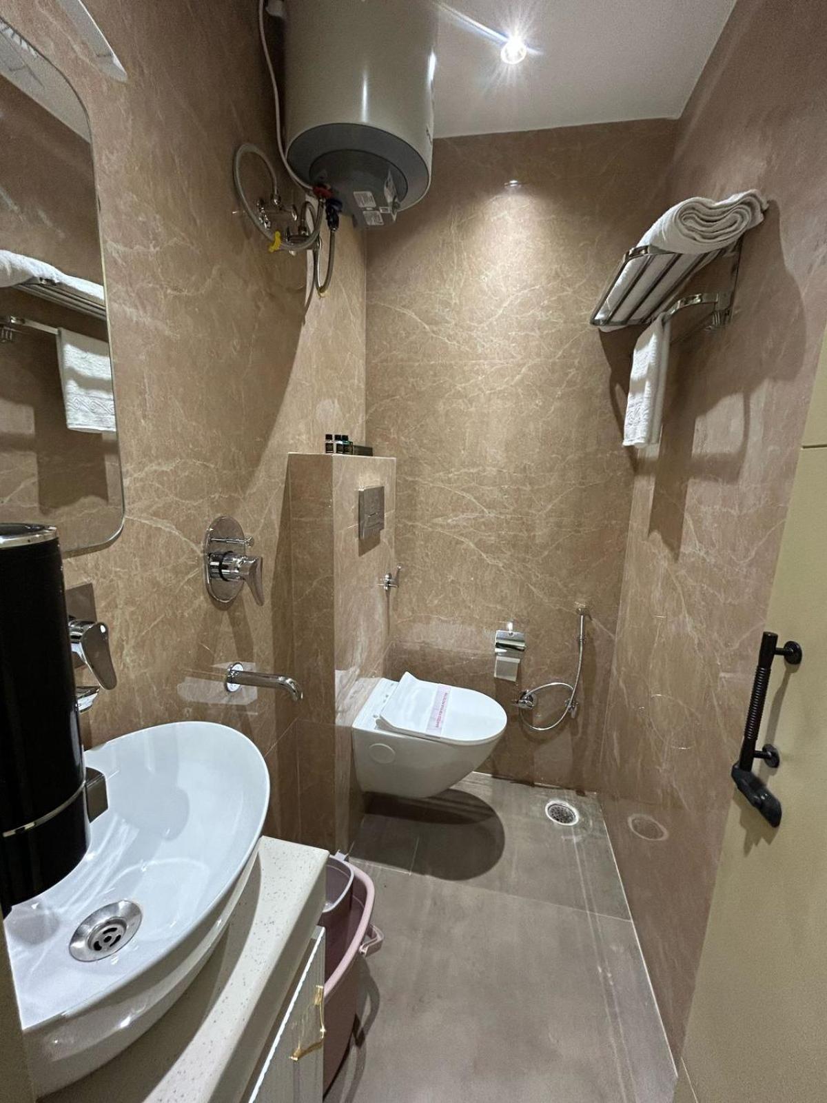 Divine Hotel Karnāl 外观 照片