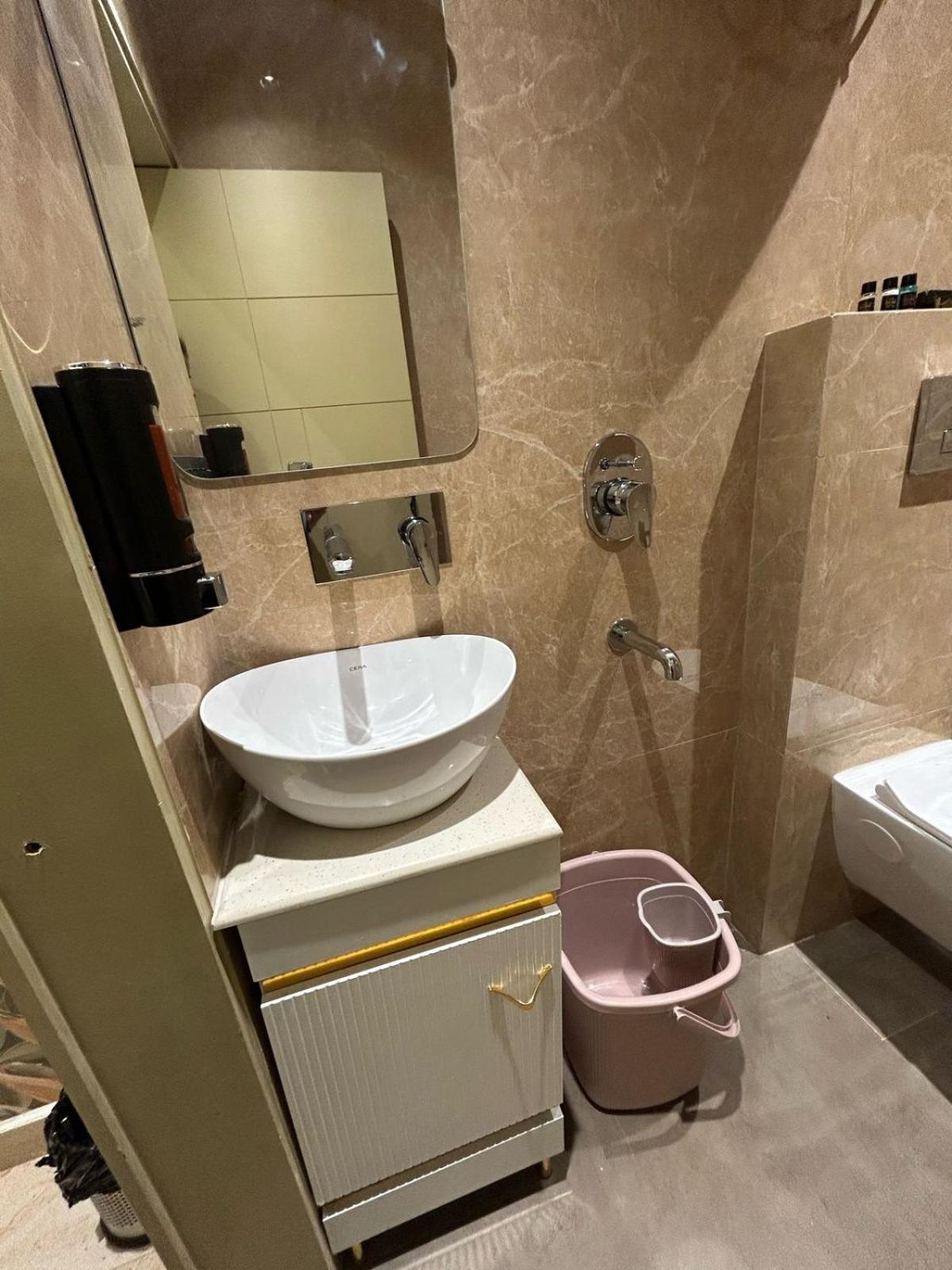 Divine Hotel Karnāl 外观 照片