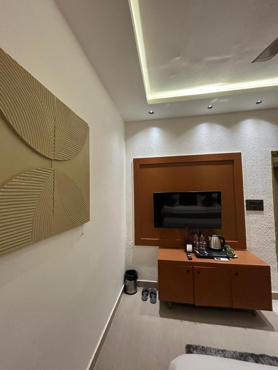 Divine Hotel Karnāl 外观 照片