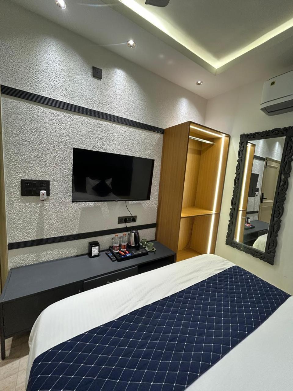 Divine Hotel Karnāl 外观 照片