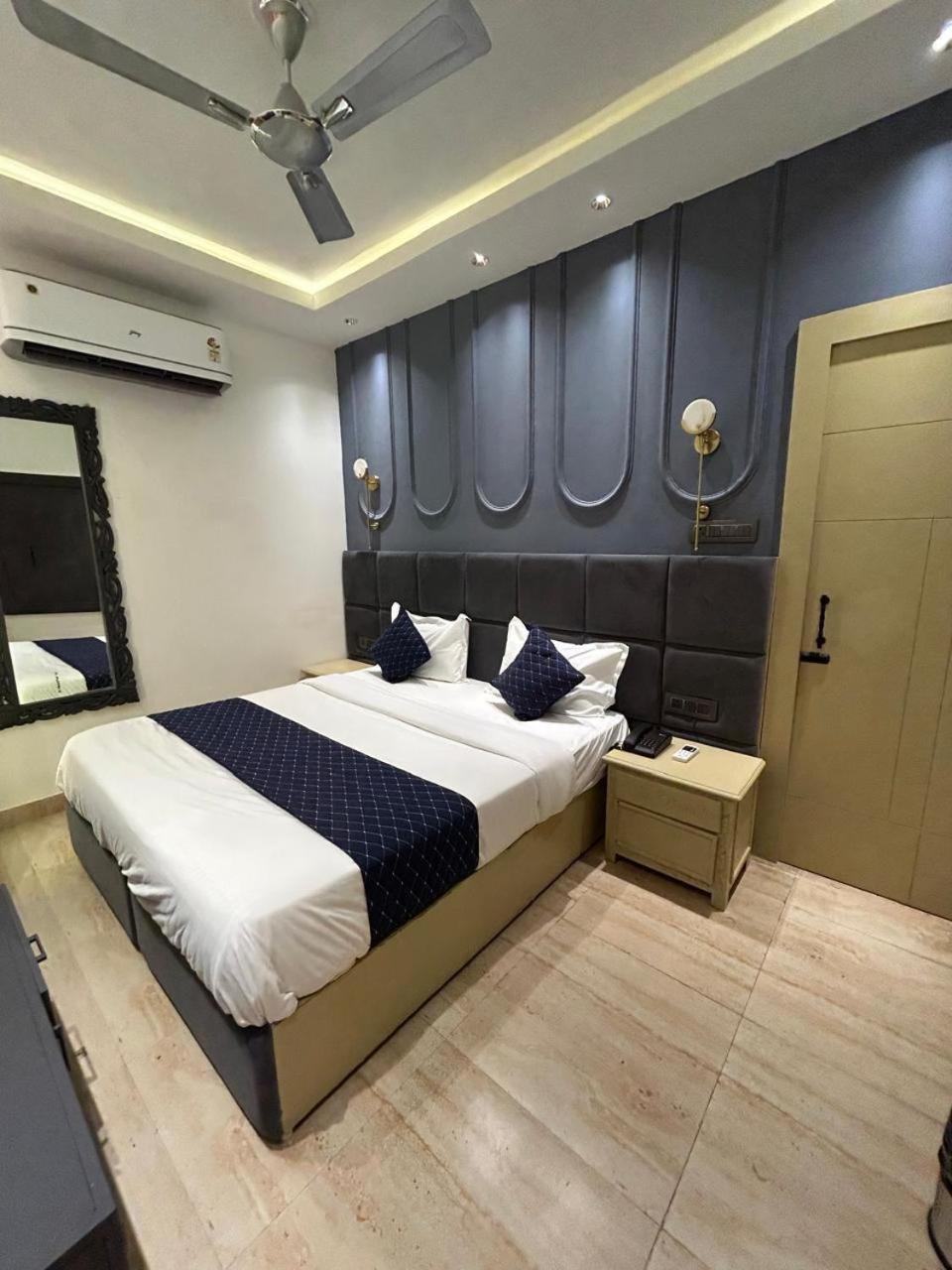 Divine Hotel Karnāl 外观 照片