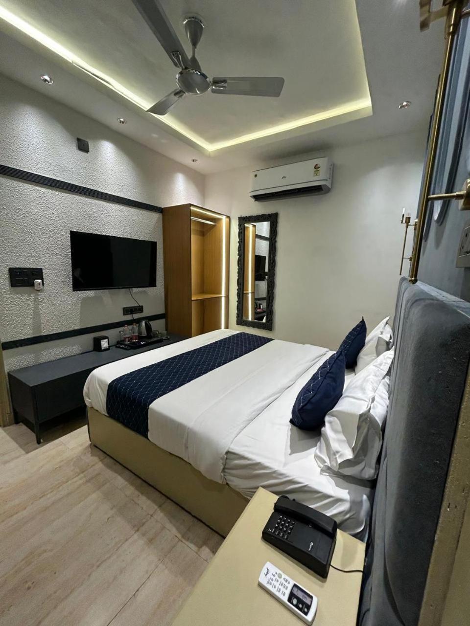 Divine Hotel Karnāl 外观 照片