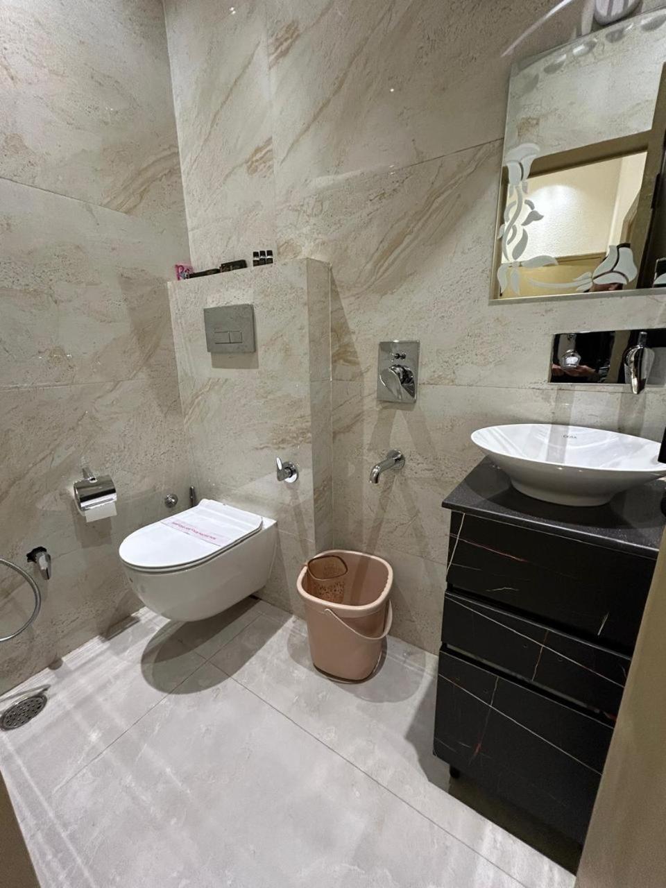 Divine Hotel Karnāl 外观 照片