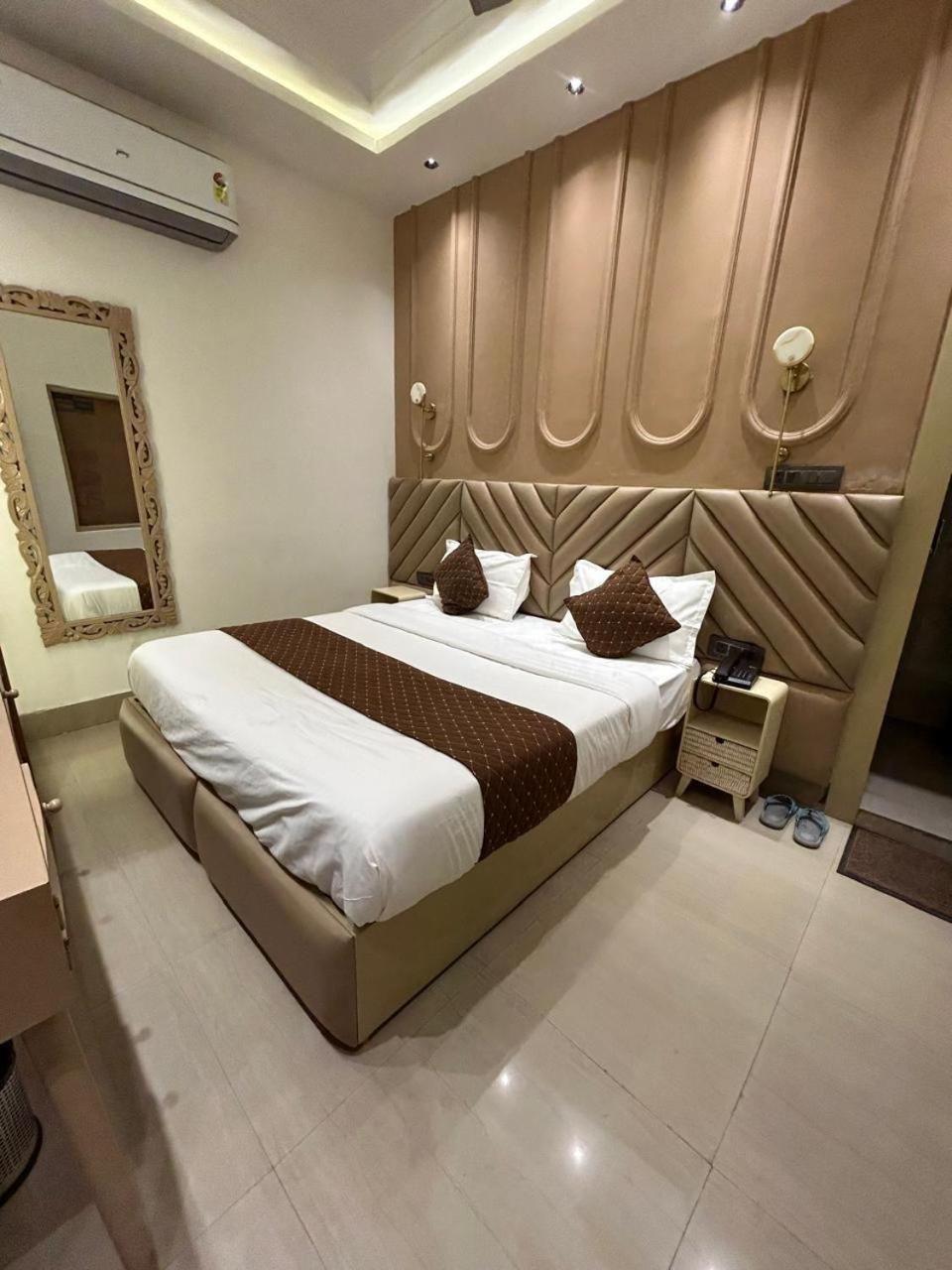 Divine Hotel Karnāl 外观 照片